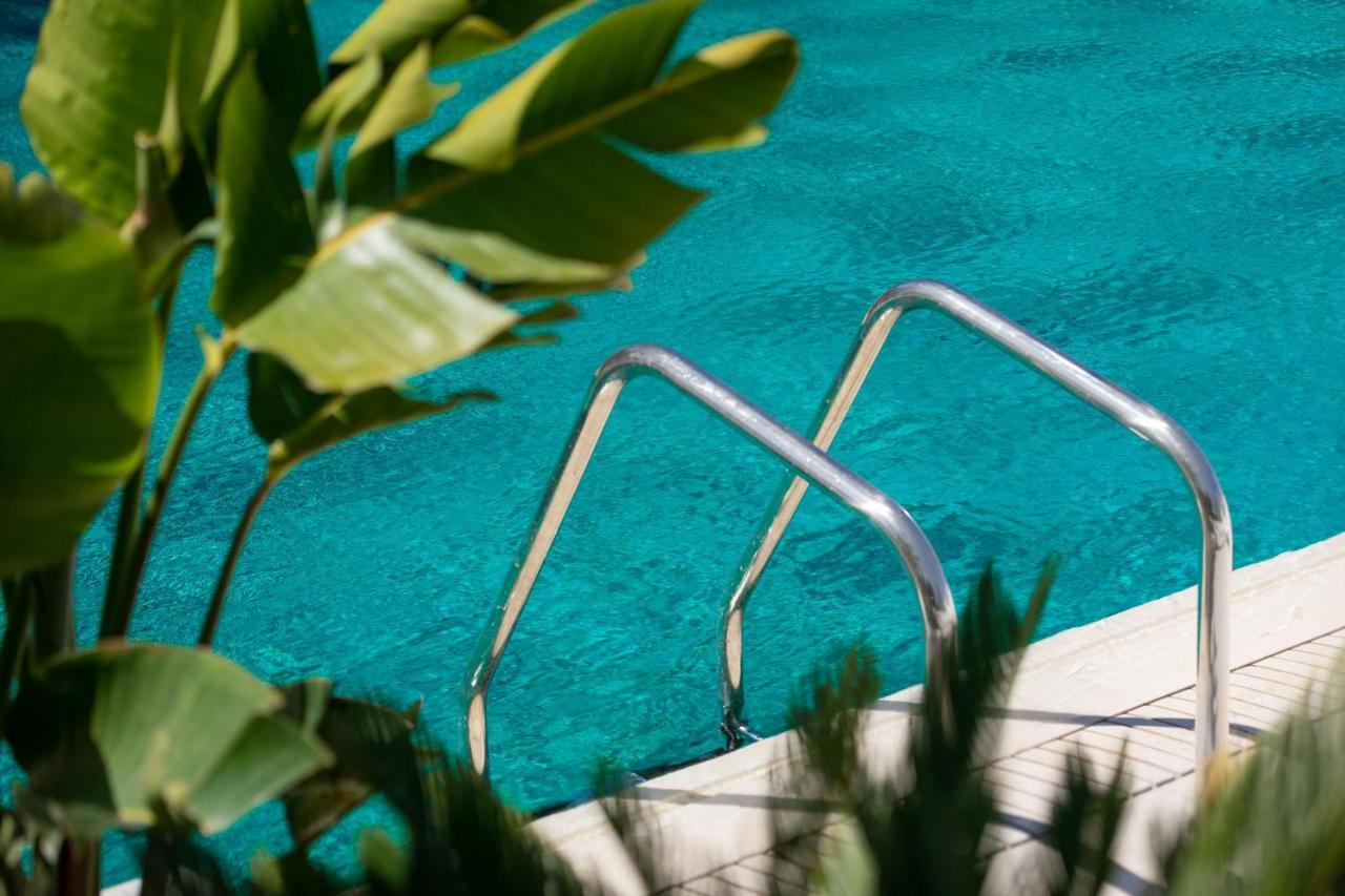 Atzavara & Hotel 5*