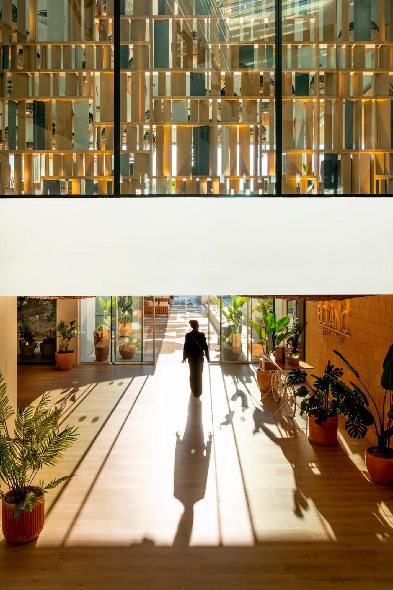 Atzavara & Hotel 5*